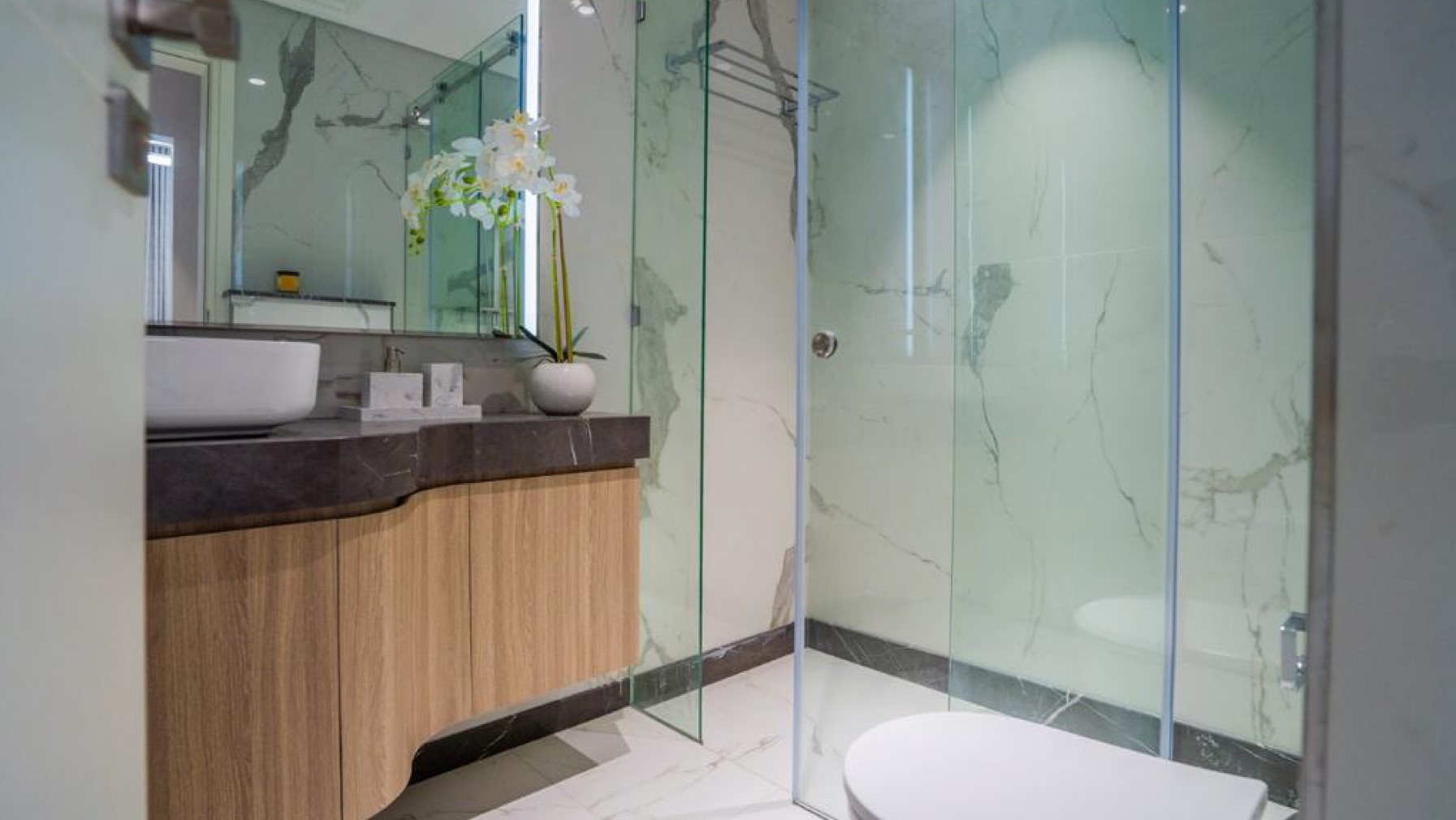 The Pinnacle Washroom